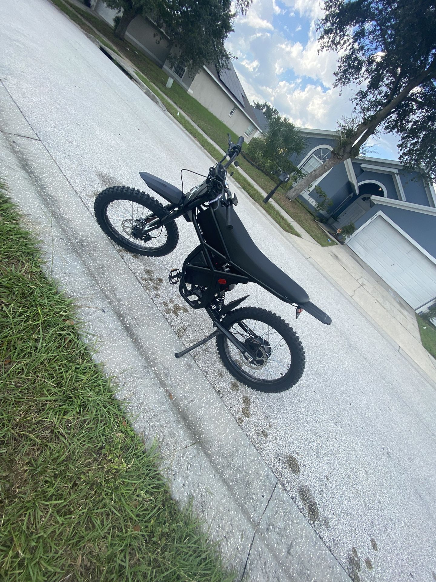 GT73 Electrical Dirt Bike. 70-80 miles, Top Speed: 37 Mph