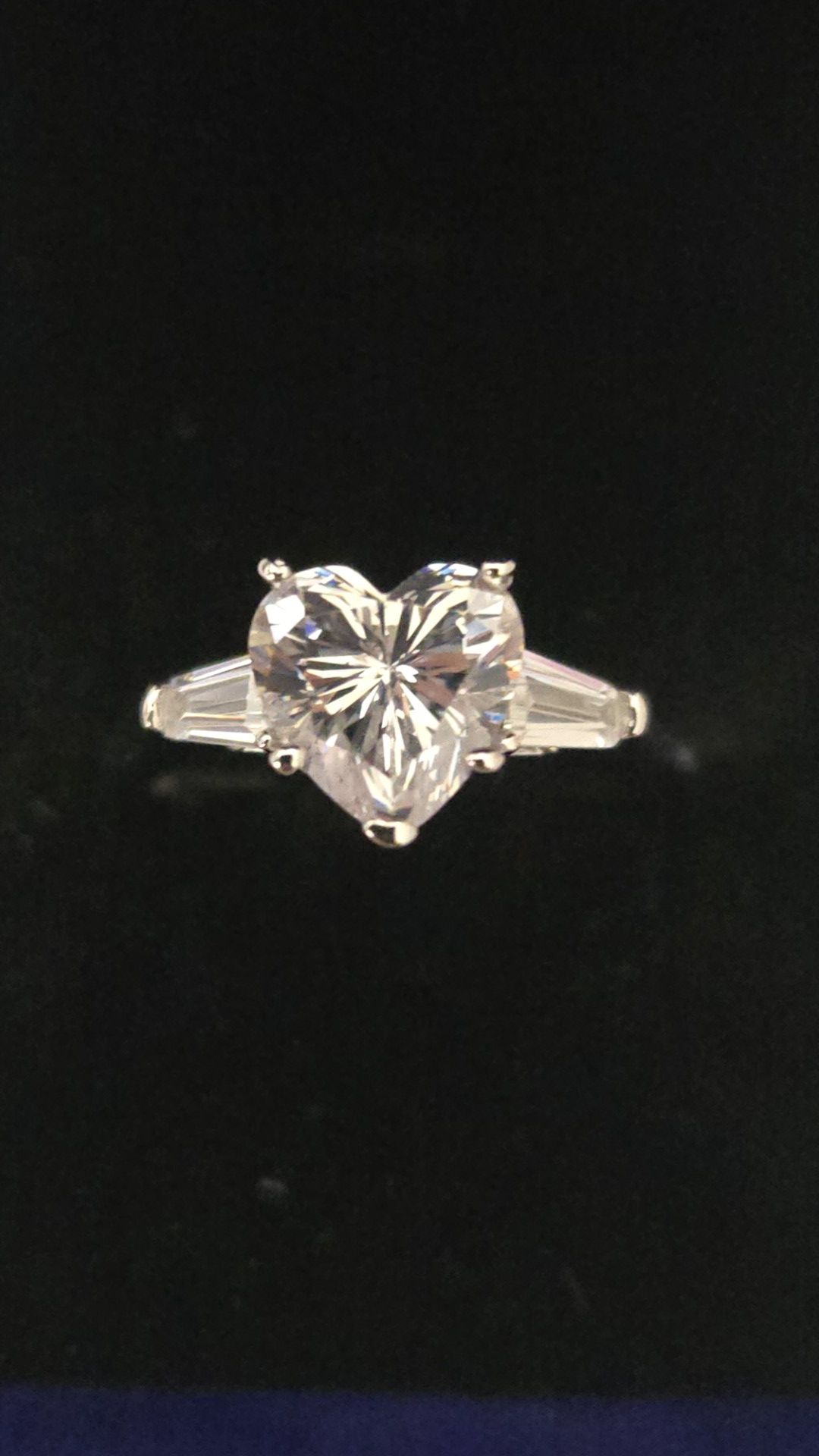 Size 7.5 sterling silver CZ heart ring
