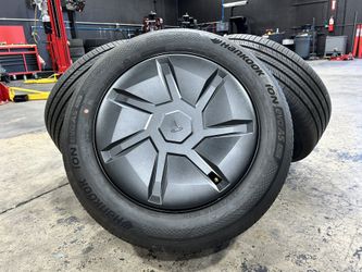 FREE DELIVERY NEW 2026 18" Tesla Model Y Juniper OEM Steel Wheels Rims HANKOOK 235/55/18 99%