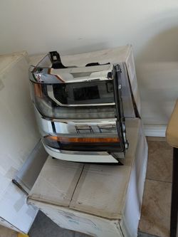 2016-2018 Silverado Right Headlight