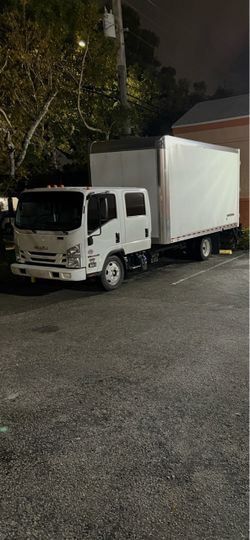 Box truck Isuzu 2021