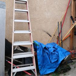 ESCALERA DE 8 PIES BUENAS CONDITION