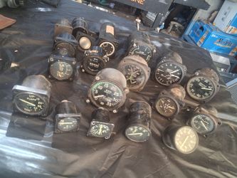 VINTAGE AIRPLANE GAUGES!! 24PCS! 125$