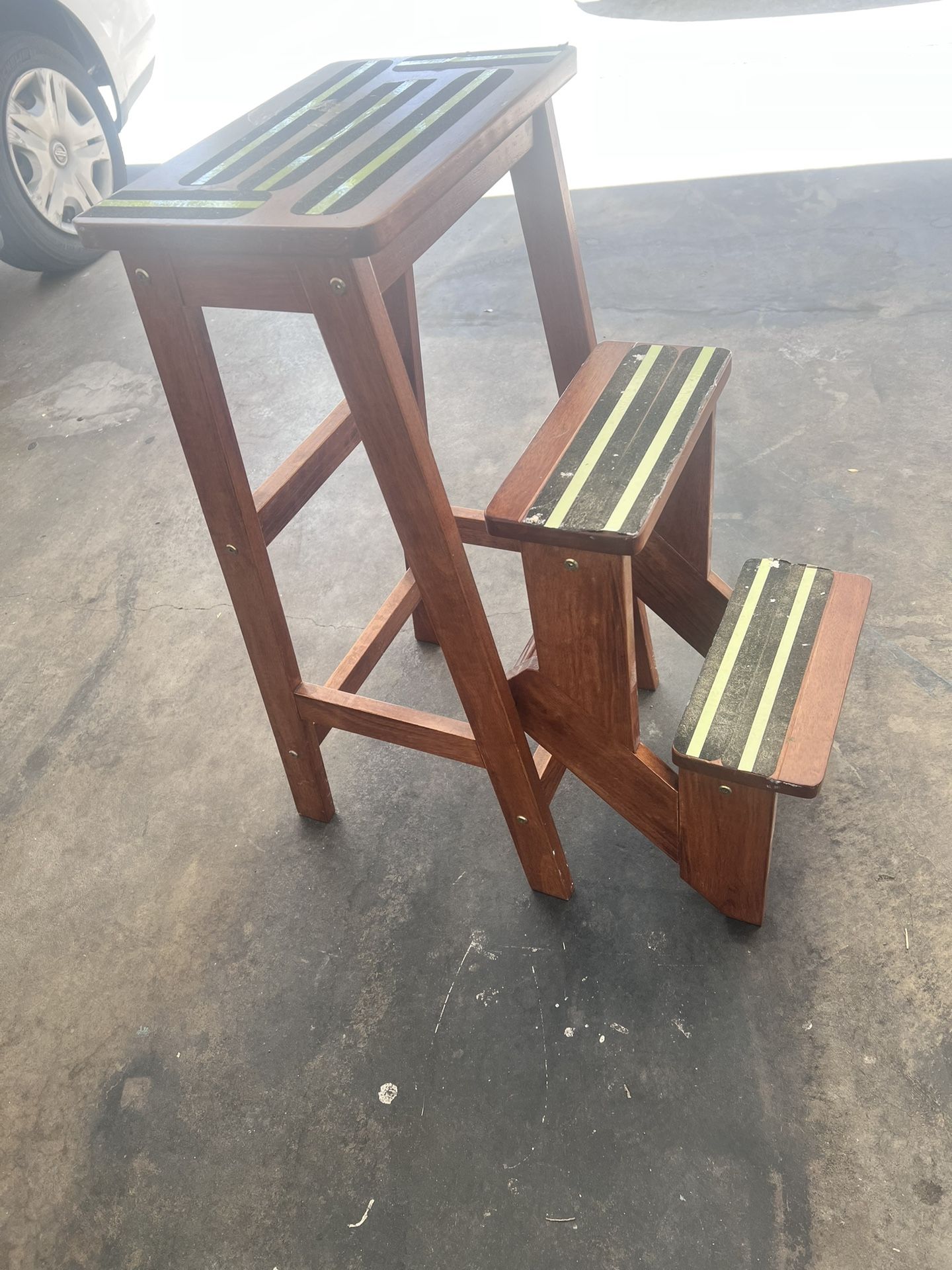 Step Ladder. Like New