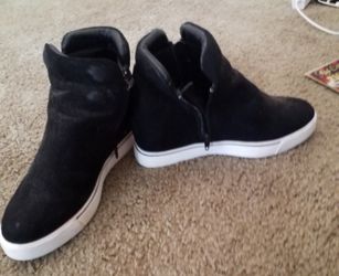 BLACK DOUBLE SIDED ZIPPER BOOTIES SIZE 7