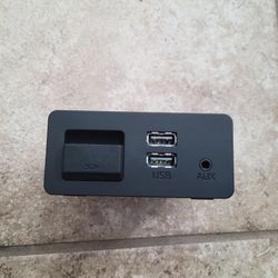Mazda USB AUX/SD Media Hub D09H-669U0 (2016-2019 CX-3/CX-5/6/Miata Non-CarPlay/AA