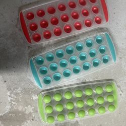 New Set Of 3 Ice Cube Trays 
