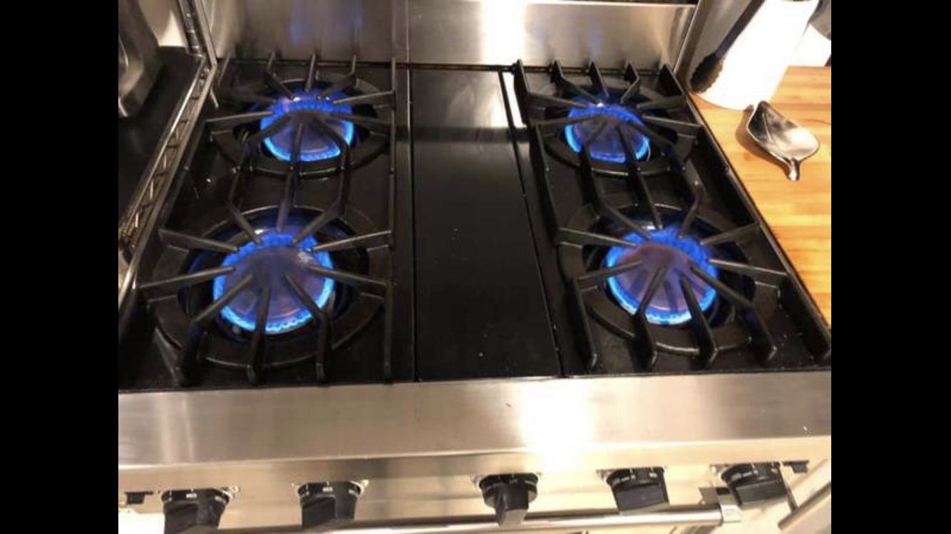 Top Of The Line, Elite Viking Slide in Gas Range w/ Dual Burners! for