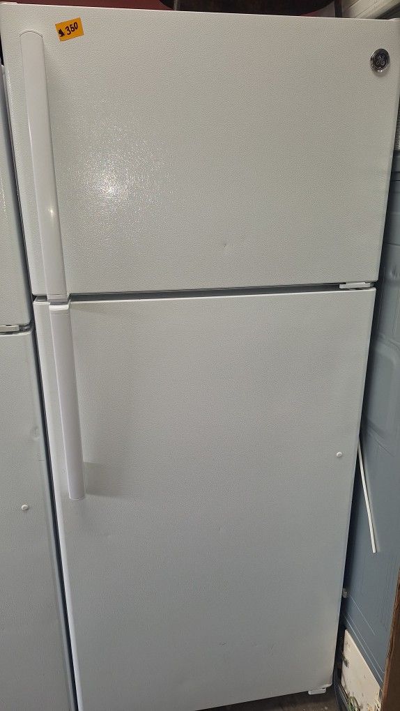 G E , APARTMENT SIZE FRIDGES.(DELIVERED)