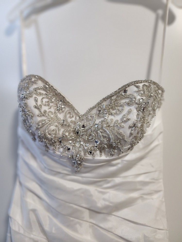 Beautiful Wedding Dress For Sale (Includes Veil, Necklace, And Bustier)