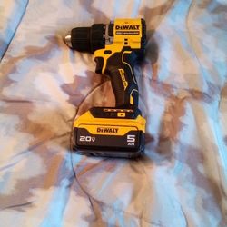 DeWalt Atomic Drill And 20 V 5 AH Battery 