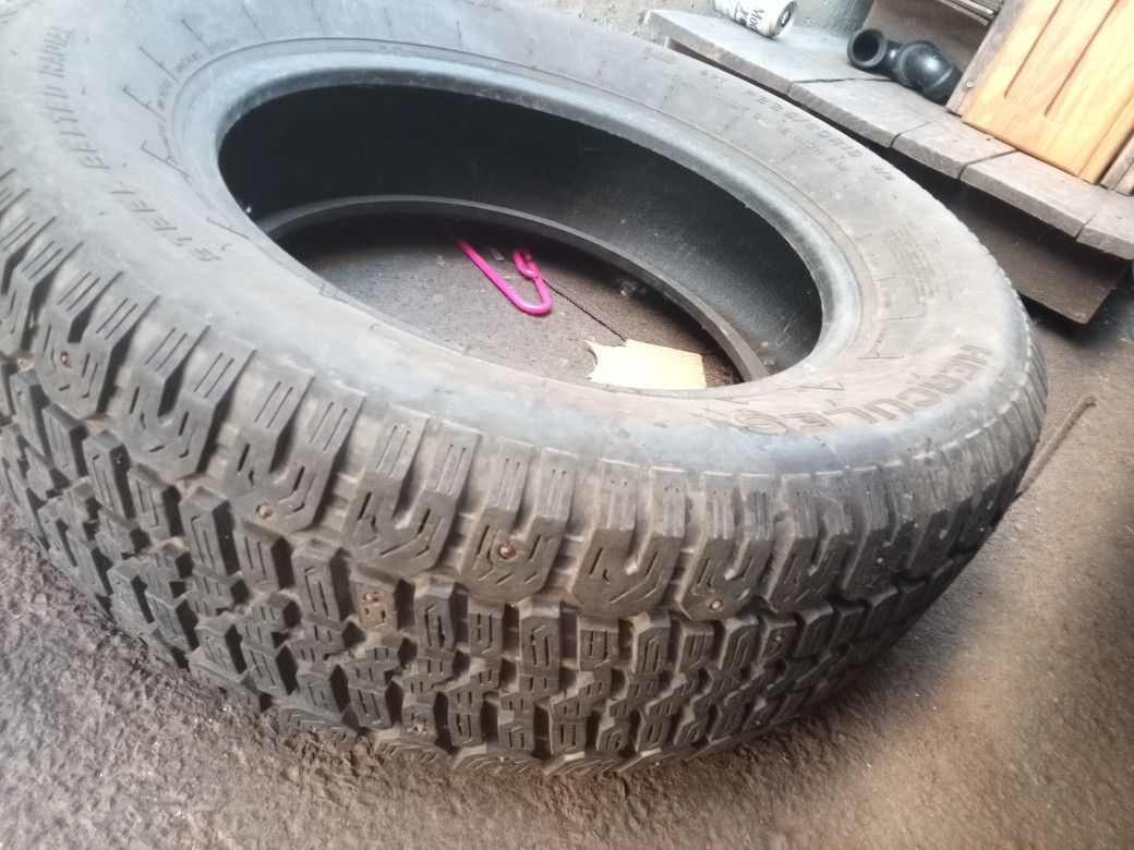 Set Of (4) Studded Tires GREAT Condition!:)