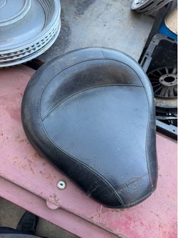 Mustang motorcycle seat