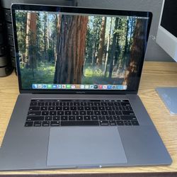 MacBook Pro 15 inches - Mac OS Sequioa