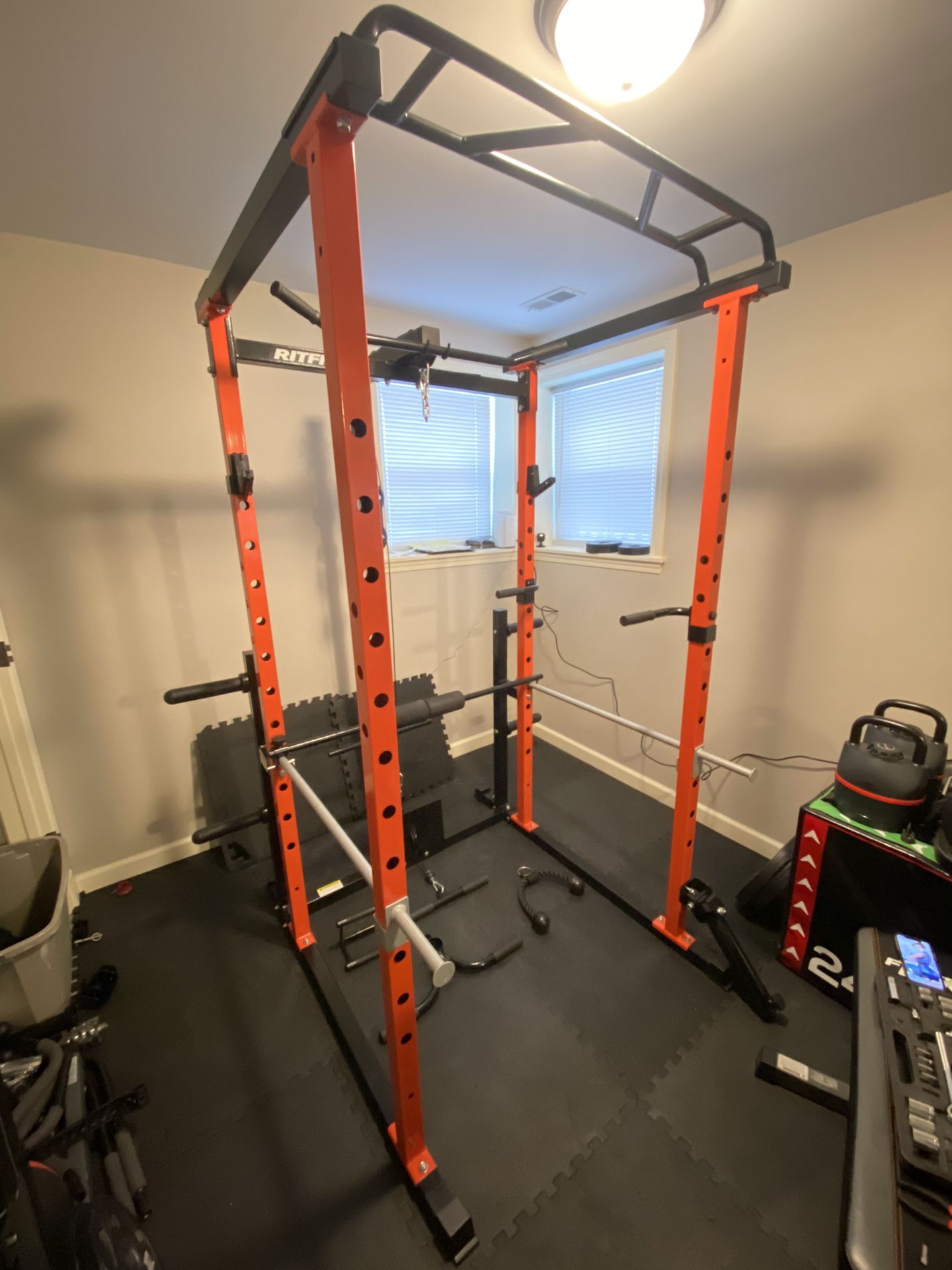 Power Cage Squat Rack Lat Pull-down Machine