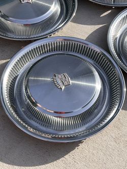 1974-76 Cadillac Hubcaps Near Mint!