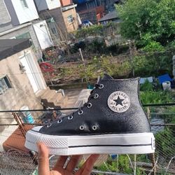 Chuck Taylor Converse All Star {L E A T H E R}