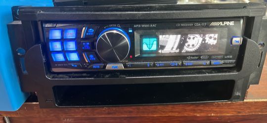 ALPINE CDA-117 Head unit comes with wire harness remote and aux adapter