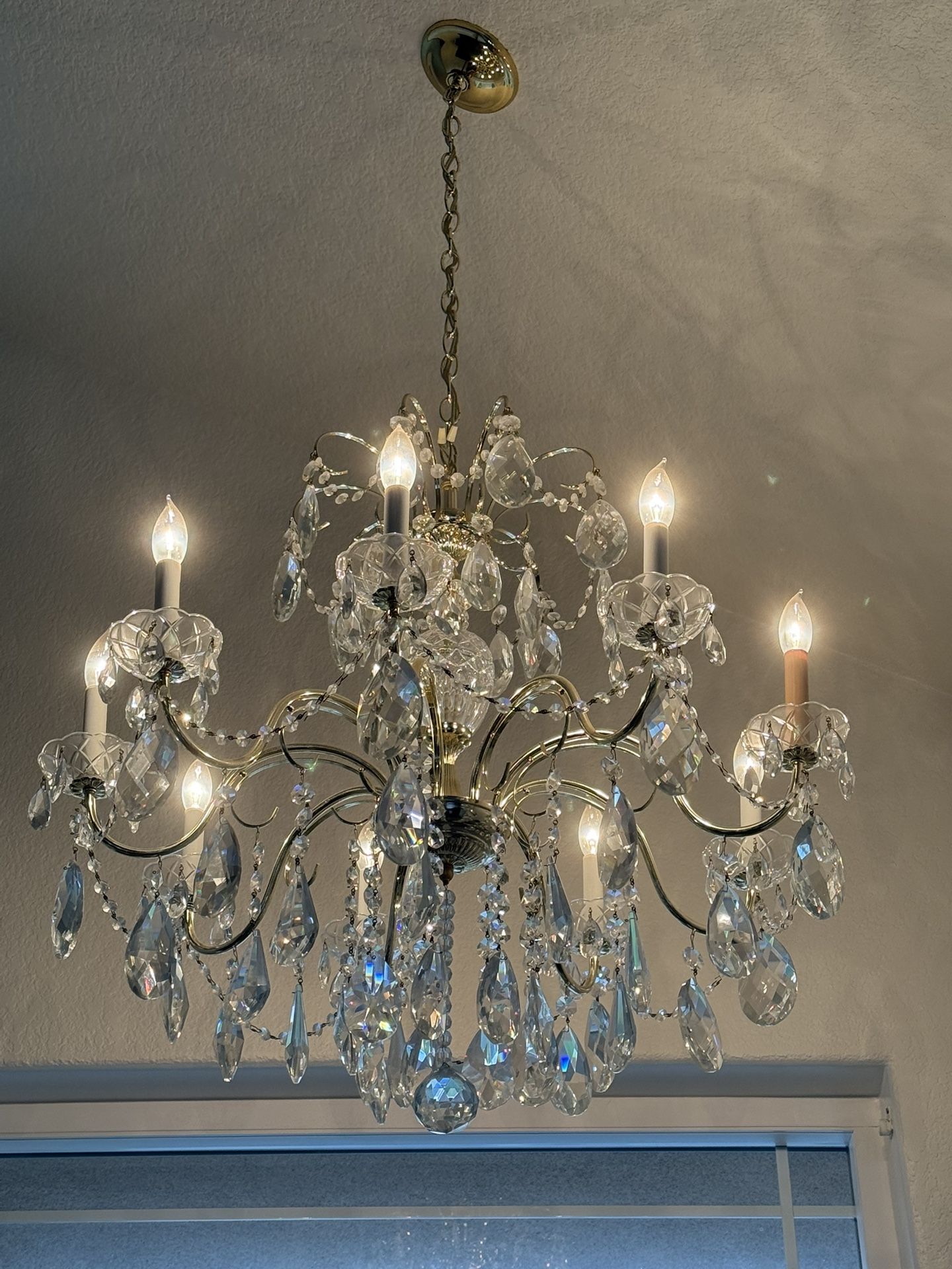 Elegant Crystal Chandeliers – Classic Vintage Look