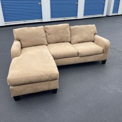 Couch With Reversible Chase