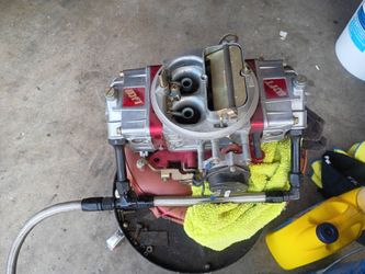Four barrel double pumper qft made by Holly and believe it's a 750 CFM