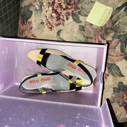 selling these womens name brand shoes never worn