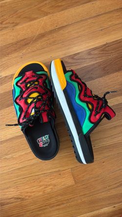 Uno Nike slides