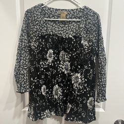 Art and Soul Black White Floral 3/4 Sleeve Top Women’s Size M Square Neck. 