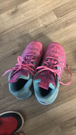 6.5 in boys basketball shoe