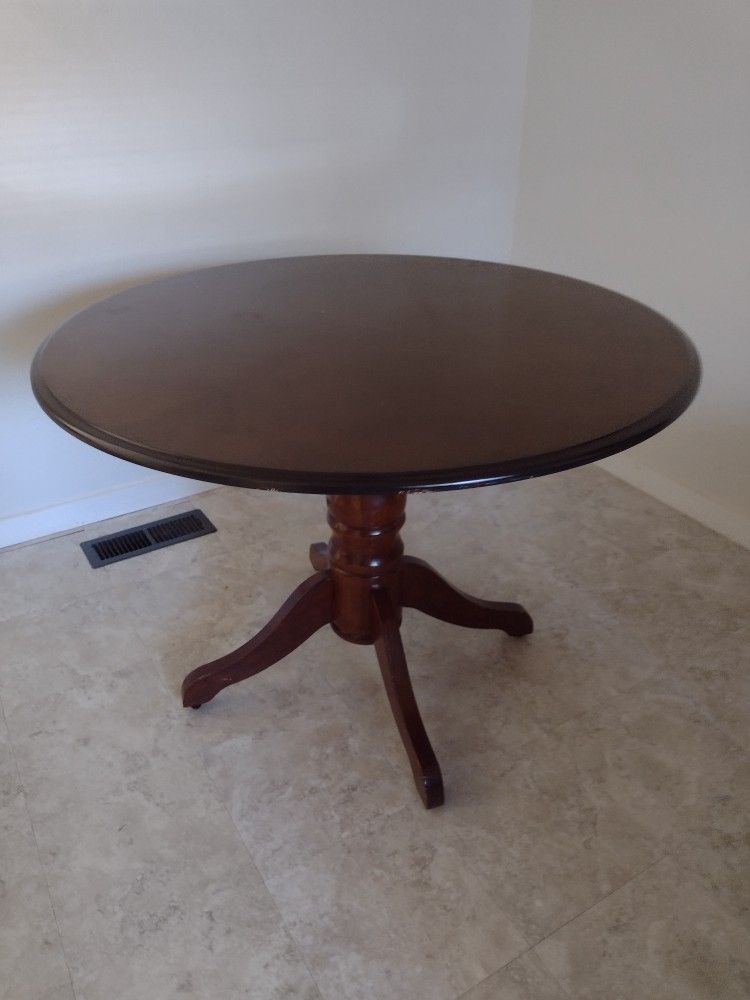 Round 4 Seat Dining Table