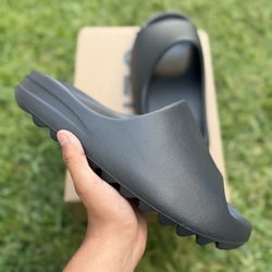 Yeezy Slides Size 10