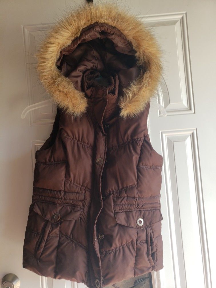 Girls/Junior Brown Vest Jacket With Hood M(8-10)