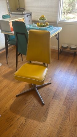 Sweet clean yellow 50s 60s kitchen chair with white piping