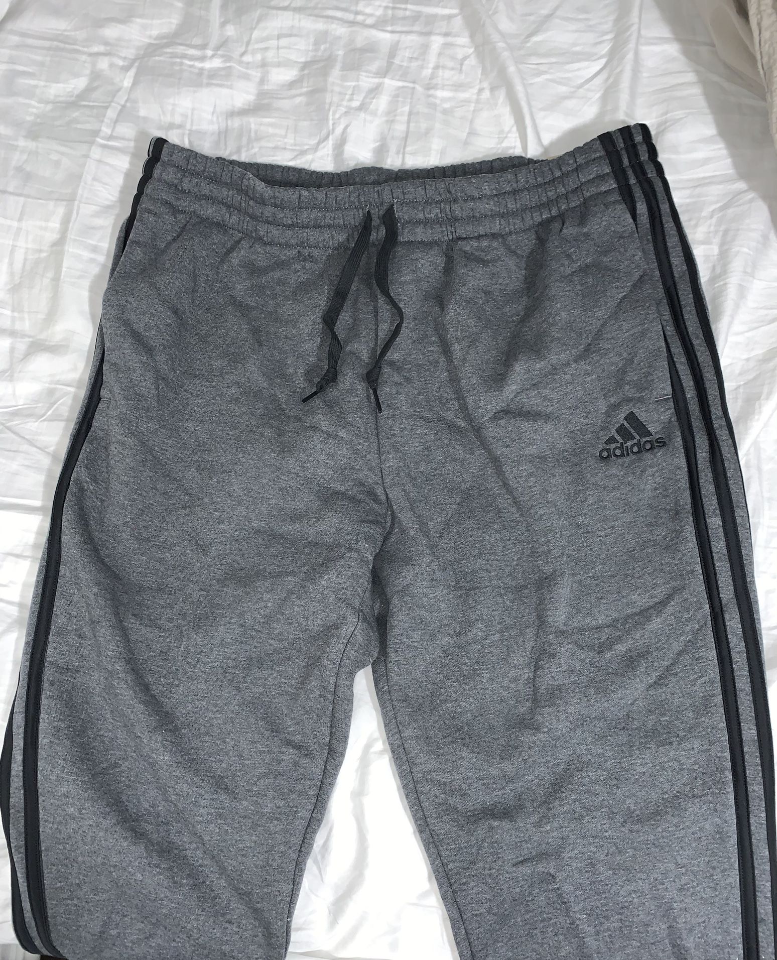 Adidas Men’s Fleece Sweatpants XL (new) TAGS STILL ON IT