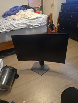 Dell Curved Gaming Monitor – 32” – Excellent Condition