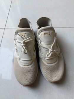 Puma Low-Top Sneakers