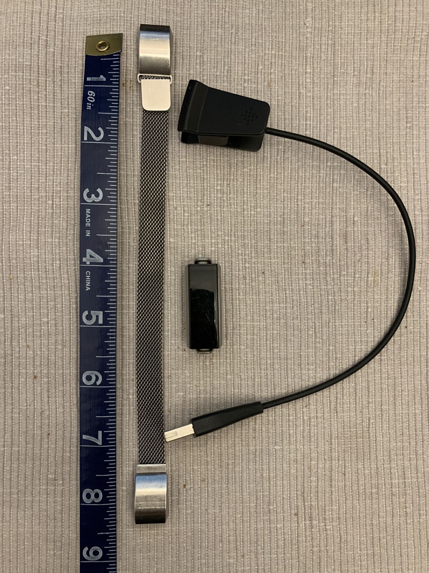 Fitbit Alta silver mesh and charger