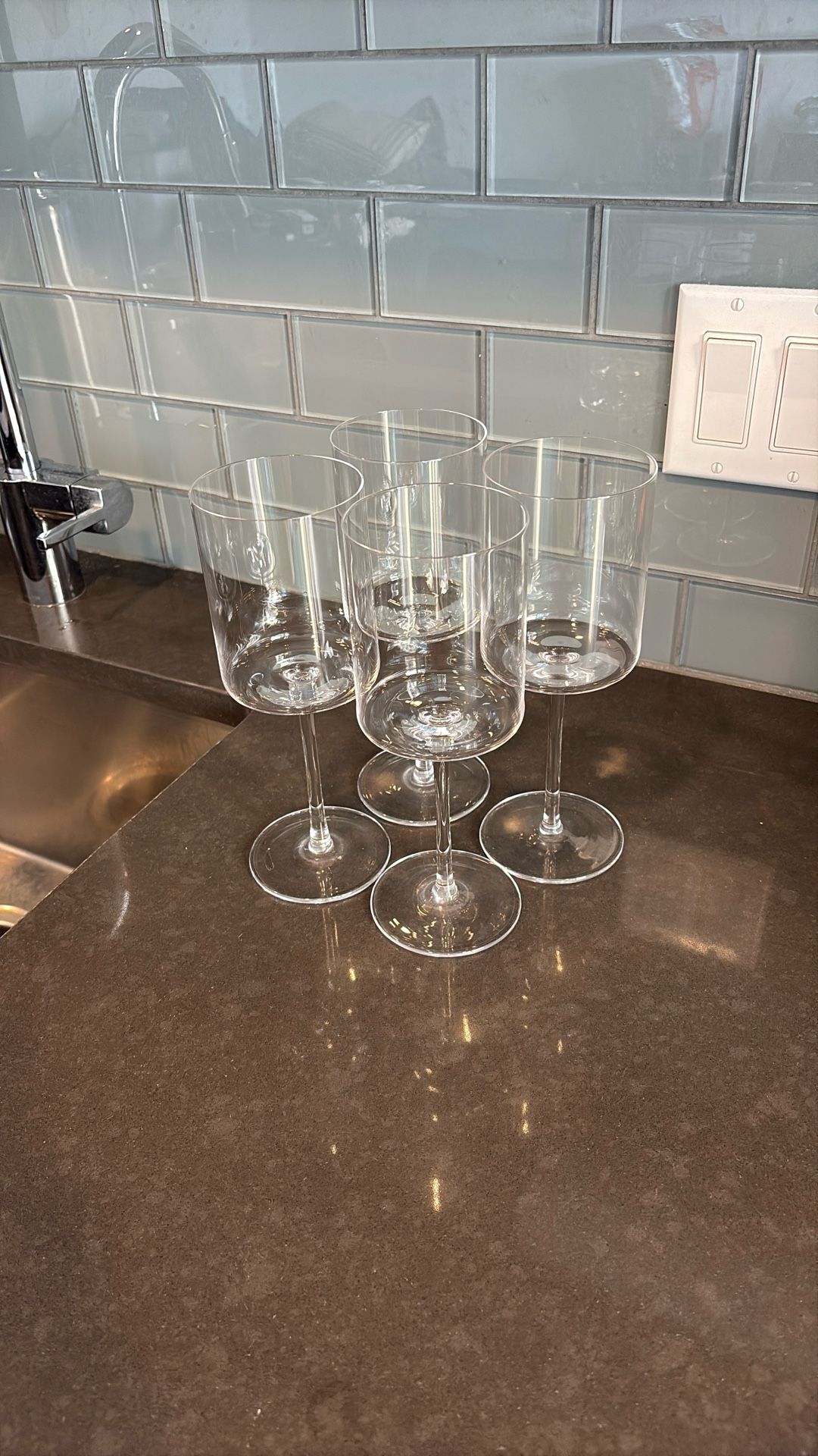Set Of 4 Wine Glasses 