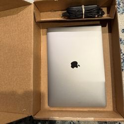 MacBook Pro Core i7 2.6 15" Touch 16GB RAM 256GB SSD (2016) (MLH32LL) Refurbished 