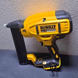DEWALT
Crown Stapler