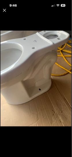 Elongated Toilet bowl 17” tall and tank