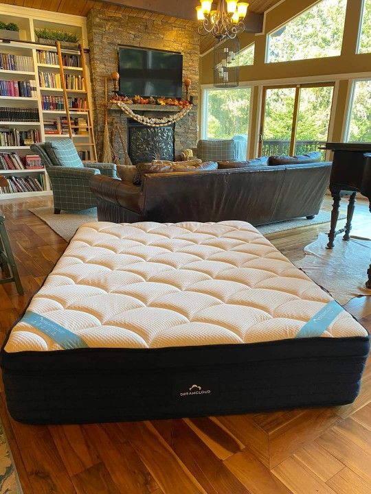 LIKE NEW - Cali King - Pillow top Luxury Hybrid pillow top Mattress