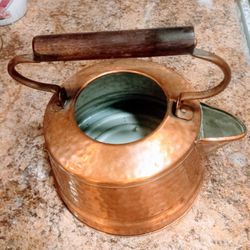 Vintage Copper Kettle with Wooden Handle

Stovetop Kettles

