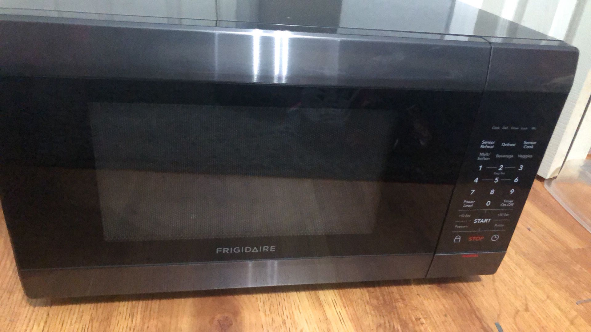 Frigidaire 1.6 cu ft Microwave
