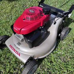 IMMEDIATELY AVAILABLE FEW TIMES USED  AND KEPT IN A STORAGE--- HONDA GVC-160. LAWNMOWER, TWIN BLADE SYSTEM, REAR WHEELS DRIVE, ADJUSTABLE SPEED DRIVE,