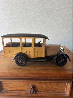 Jim Beam 1929 Model "A" Ford " WOODIE" Station Wagon Whiskey Decanter w/ Box