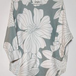Women's Green Top With White Flowers Size XL