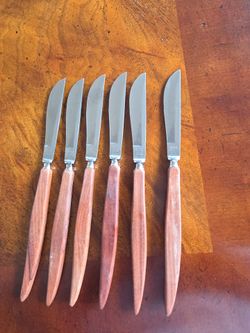 Set of six beautiful steak knives.