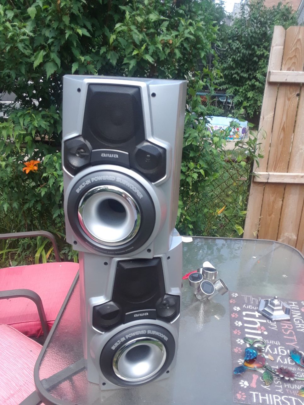 A nice set of speakers with woofer built in
