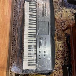 Yamaha-Montage 8
Synthesizer with Case